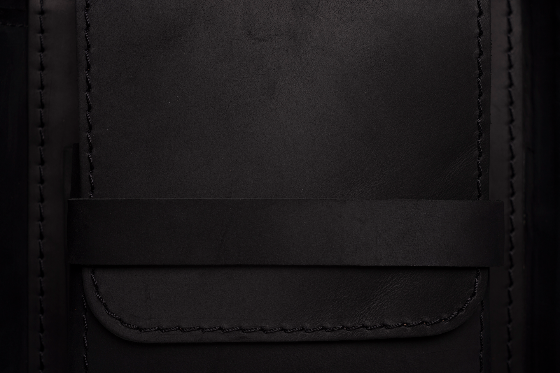 Signature Leather Case in Black